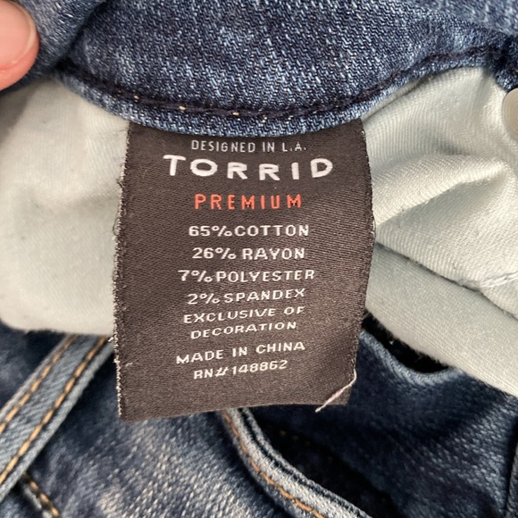 Torrid Boyfriend Jeans - Picture 3 of 4